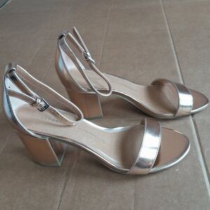 Report Women’s Payson Rose Gold Block Heel Shoes Size 6.5